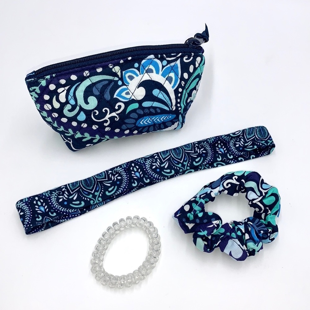 Vera Bradley Hair Accessories Kit in Blue Island  Medallion